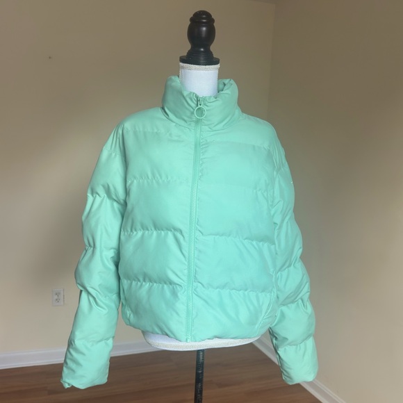 Gymshark || Woman’s mint green crop puffer jacket six Small - Picture 1 of 8